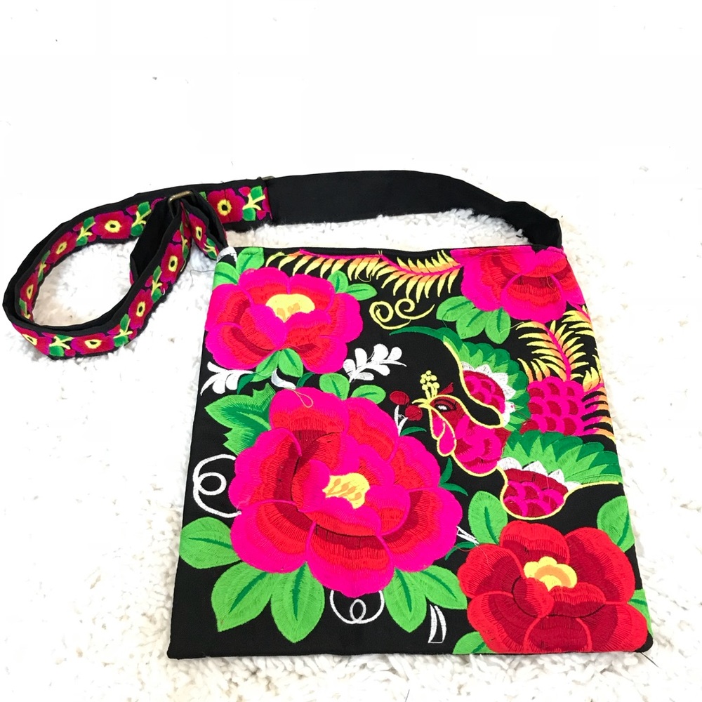 Crossbody bag embroidered